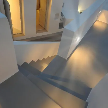 Golden Stone Santorini Apart Otel Akrotírion