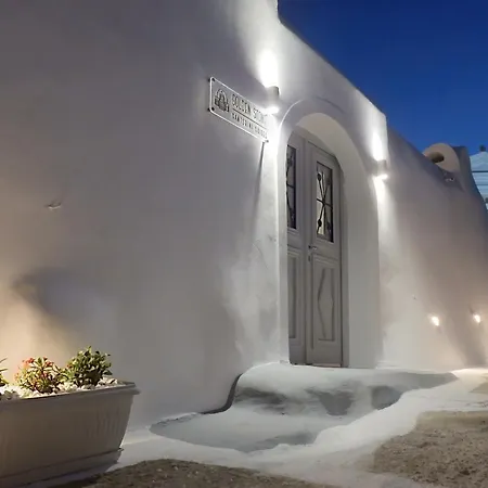 Ξενοδοχείο με διαμερίσματα Golden Stone Santorini 4*