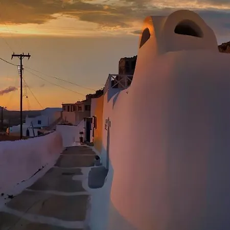 Ξενοδοχείο με διαμερίσματα Golden Stone Santorini 4*