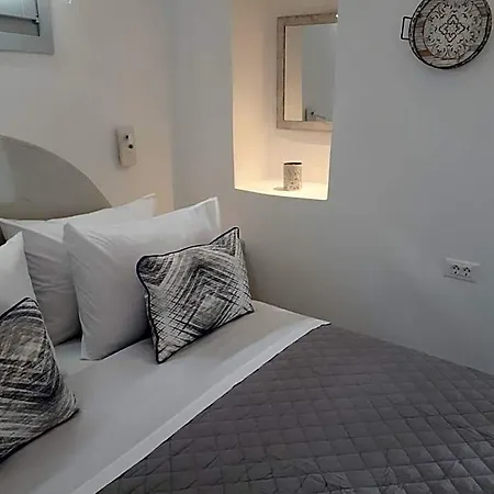 Golden Stone Santorini Apartahotel 4*