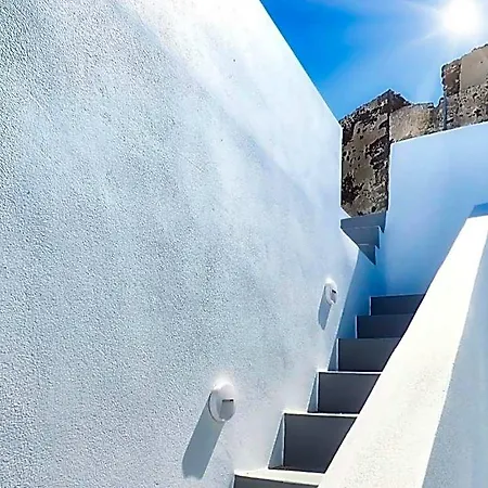 Golden Stone Santorini Apartahotel