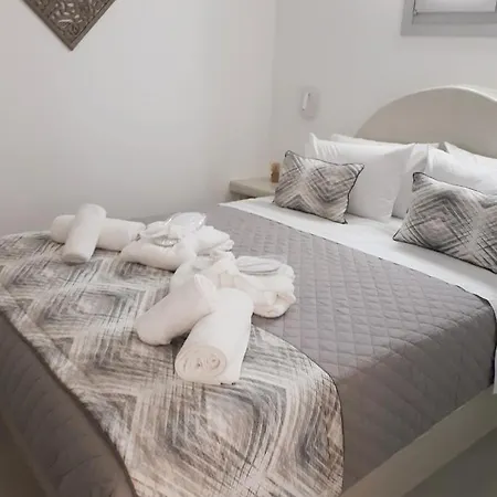 Golden Stone Santorini Aparthotel 4*