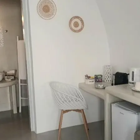 Golden Stone Santorini Akrotírion