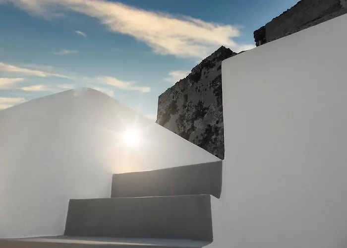 Ξενοδοχείο με διαμερίσματα Golden Stone Santorini 4*