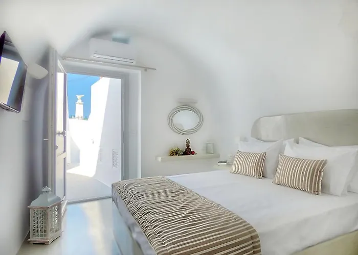 Golden Stone Santorini 公寓式酒店