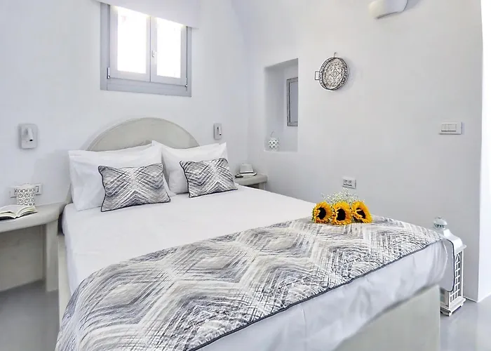 Golden Stone Santorini 公寓式酒店 Akrotírion