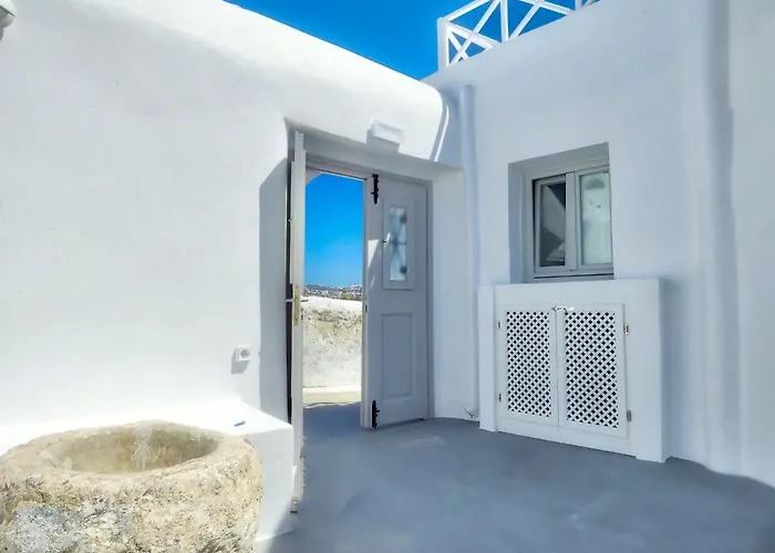 Golden Stone Santorini Apart-hotel Akrotírion